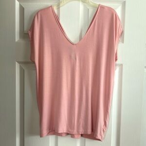 TAHARI V NECK TOP in Light Pink Size Medium